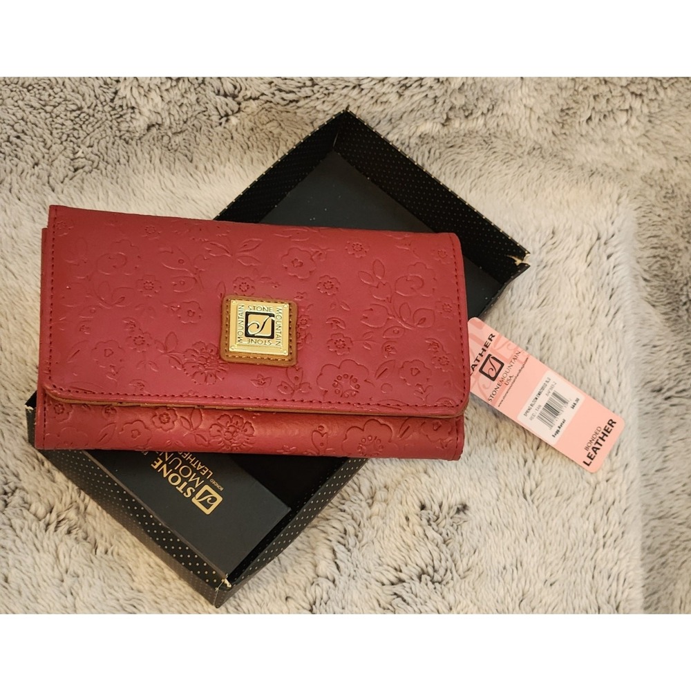Stone‎ Mountain Spring Bloom Embossed Red/ Tan Wallet, NWT MSRP $68